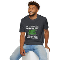 MSKOUTAA — "I'm At That Age Where My Back Goes Out More Than I Do" Funny Frog Tee
